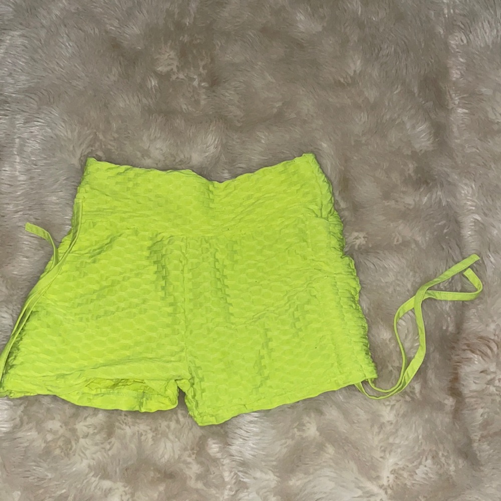Booty scrunch shorts